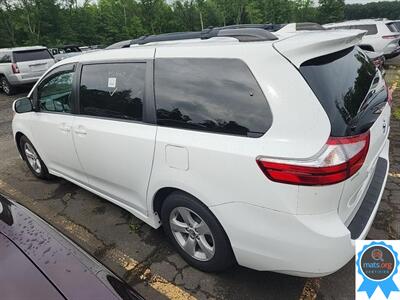 2019 Toyota Sienna LE 8-Passenger   - Photo 3 - Richmond, IN 47374