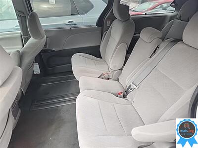 2019 Toyota Sienna LE 8-Passenger   - Photo 12 - Richmond, IN 47374