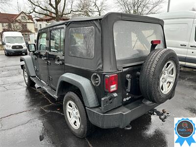 2013 Jeep Wrangler Sport Unlimited 4WD   - Photo 4 - Richmond, IN 47374