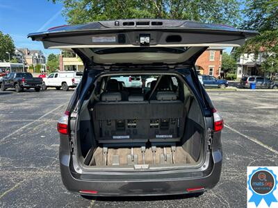 2017 Toyota Sienna XLE 8-Passenger   - Photo 5 - Richmond, IN 47374