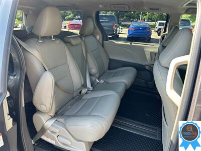 2017 Toyota Sienna XLE 8-Passenger   - Photo 13 - Richmond, IN 47374