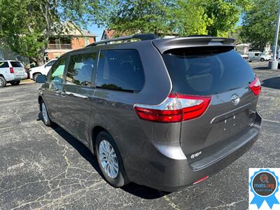 2017 Toyota Sienna XLE 8-Passenger   - Photo 4 - Richmond, IN 47374