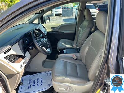 2017 Toyota Sienna XLE 8-Passenger   - Photo 8 - Richmond, IN 47374