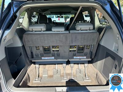 2017 Toyota Sienna XLE 8-Passenger   - Photo 6 - Richmond, IN 47374