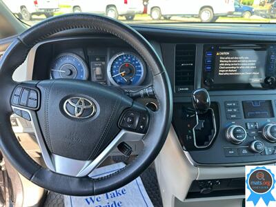 2017 Toyota Sienna XLE 8-Passenger   - Photo 14 - Richmond, IN 47374