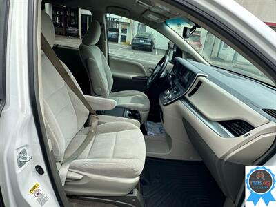 2015 Toyota Sienna LE 8-Passenger   - Photo 10 - Richmond, IN 47374