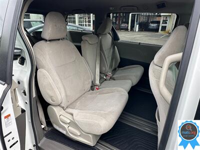 2015 Toyota Sienna LE 8-Passenger   - Photo 11 - Richmond, IN 47374