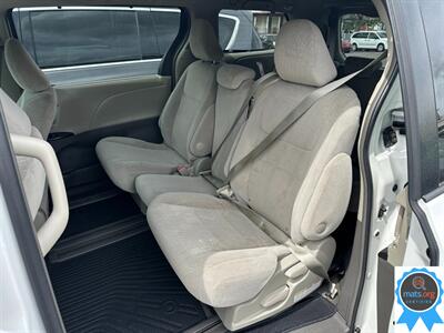 2015 Toyota Sienna LE 8-Passenger   - Photo 8 - Richmond, IN 47374