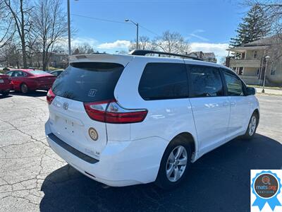 2015 Toyota Sienna LE 8-Passenger   - Photo 3 - Richmond, IN 47374