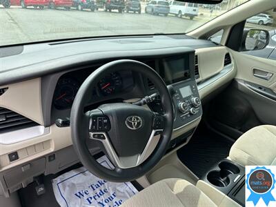 2015 Toyota Sienna LE 8-Passenger   - Photo 7 - Richmond, IN 47374
