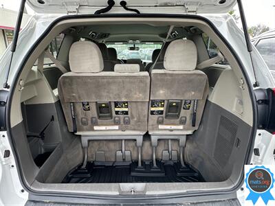 2015 Toyota Sienna LE 8-Passenger   - Photo 12 - Richmond, IN 47374