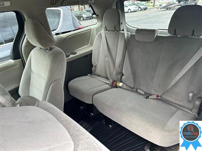 2015 Toyota Sienna LE 8-Passenger   - Photo 9 - Richmond, IN 47374