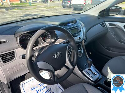 2011 Hyundai ELANTRA Limited   - Photo 7 - Richmond, IN 47374