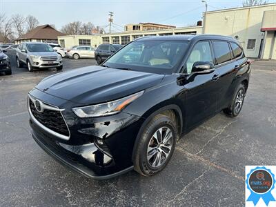 2021 Toyota Highlander XLE   - Photo 1 - Richmond, IN 47374