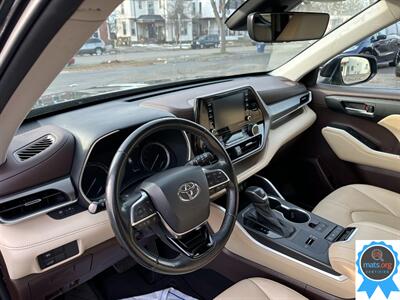 2021 Toyota Highlander XLE   - Photo 10 - Richmond, IN 47374