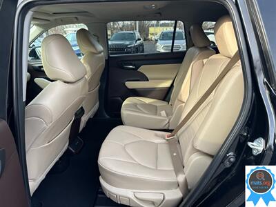 2021 Toyota Highlander XLE   - Photo 11 - Richmond, IN 47374
