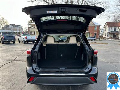 2021 Toyota Highlander XLE   - Photo 5 - Richmond, IN 47374