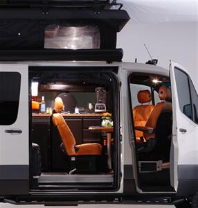 2025 Mercedes-Benz Sprinter Model B: KEYSTONE   - Photo 12 - Placentia, CA 92870