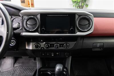 2018 Toyota Tacoma SR5 V6   - Photo 18 - Concord, CA 94520