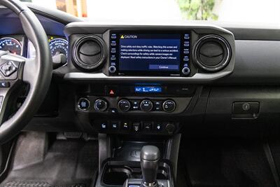 2022 Toyota Tacoma TRD Off-Road V6   - Photo 18 - Concord, CA 94520