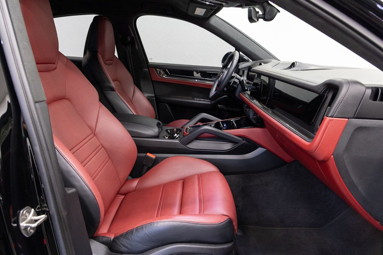2024 Porsche Cayenne Turbo GT - Photo 14 - Concord, CA 94520
