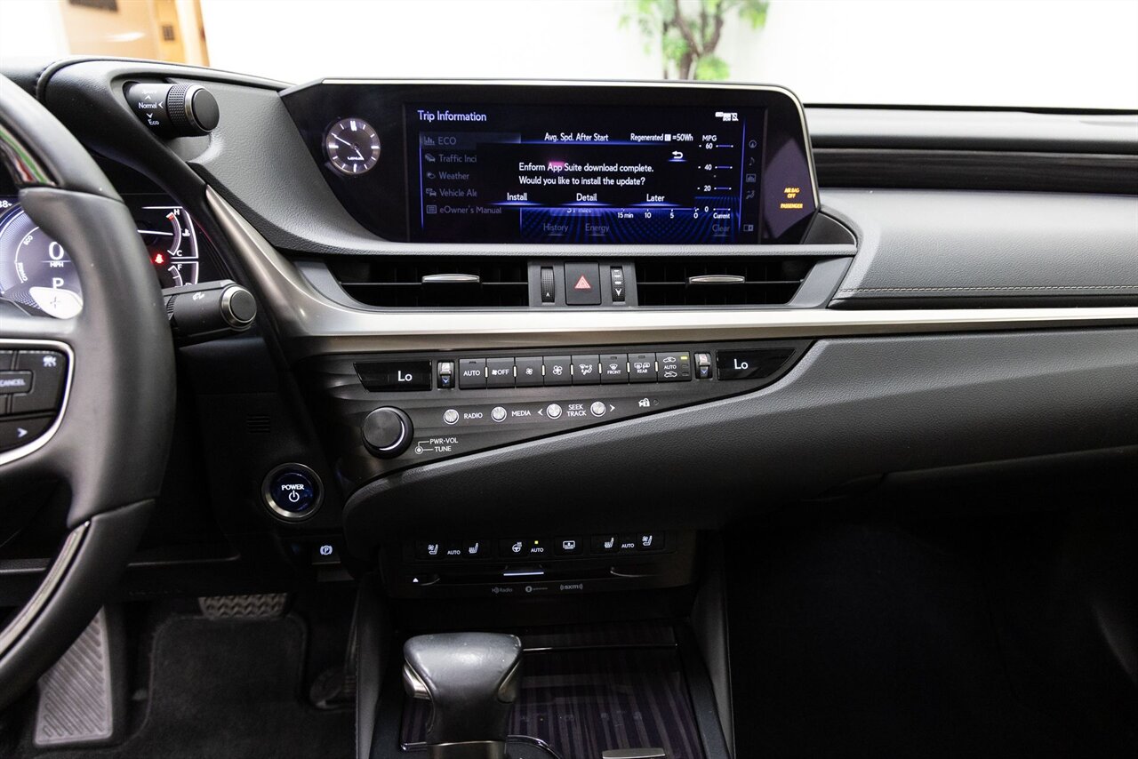 2019 Lexus ES 300h 300h Luxury - Photo 17 - Concord, CA 94520