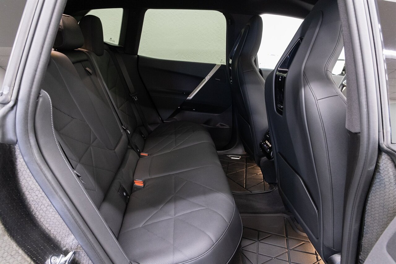 2024 BMW iX xDrive50 - Photo 15 - Concord, CA 94520