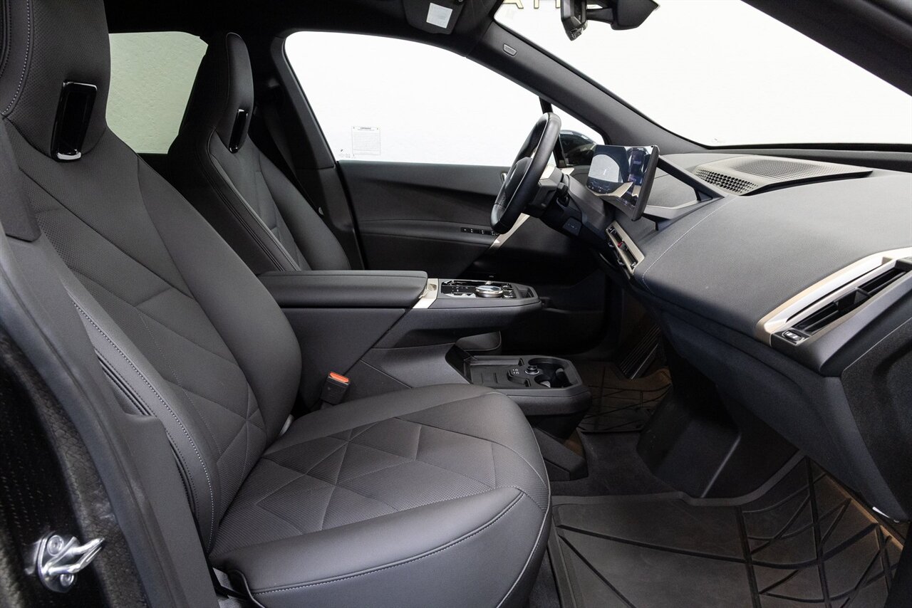 2024 BMW iX xDrive50 - Photo 14 - Concord, CA 94520