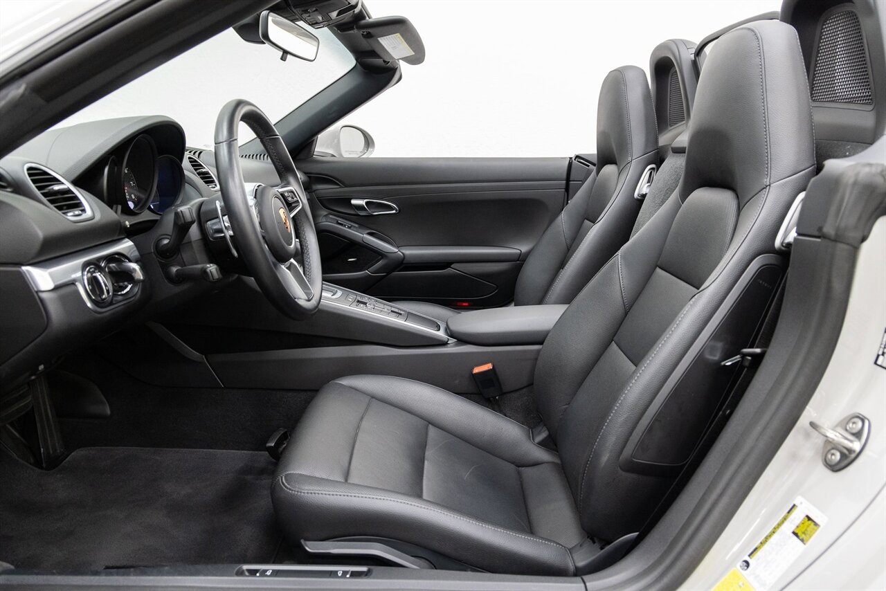 2018 Porsche 718 Boxster - Photo 5 - Concord, CA 94520