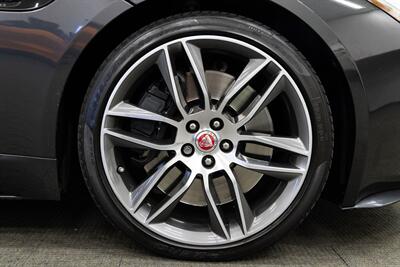 2016 Jaguar F-TYPE R   - Photo 26 - Concord, CA 94520