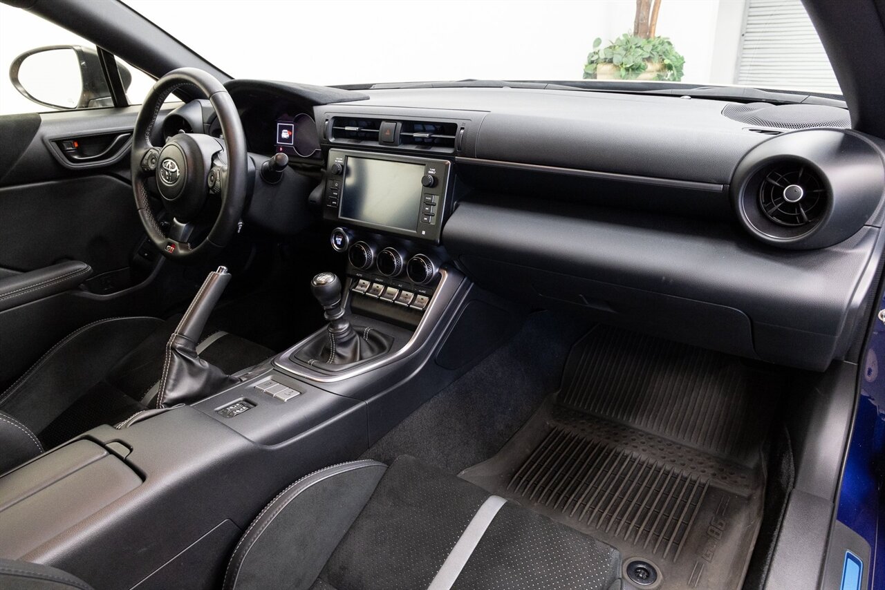 2023 Toyota GR86 Premium - Photo 13 - Concord, CA 94520