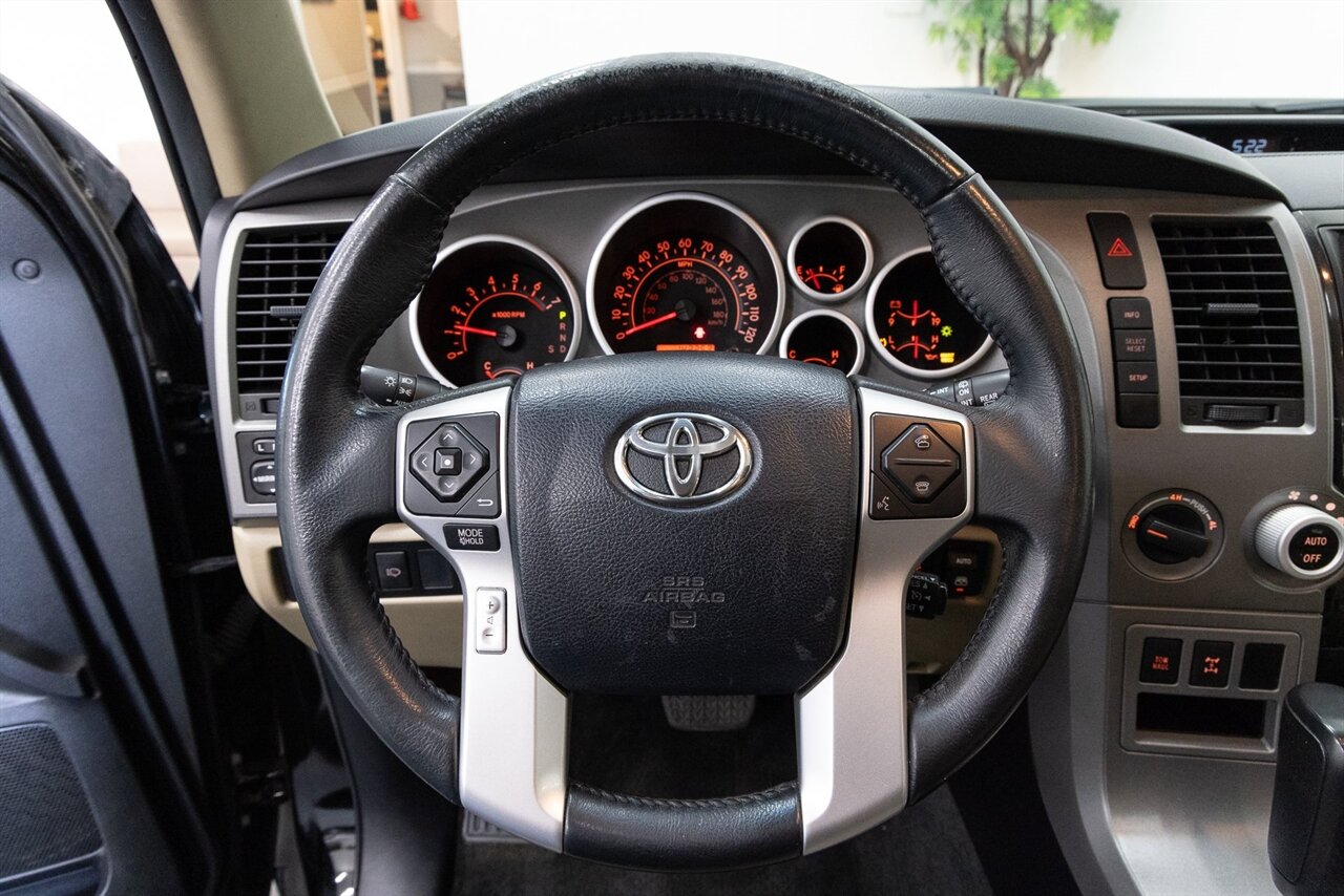 2015 Toyota Sequoia SR5 5.7L - Photo 17 - Concord, CA 94520