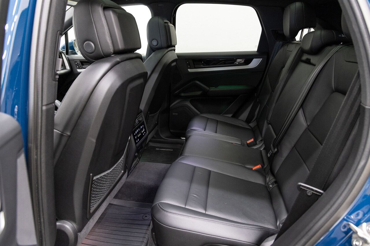 2024 Porsche Cayenne S - Photo 8 - Concord, CA 94520