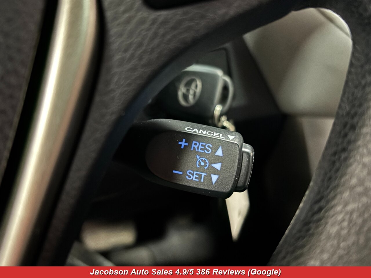 2015 Toyota RAV4 XLE AWD - Photo 14 - Oshkosh, WI 54901