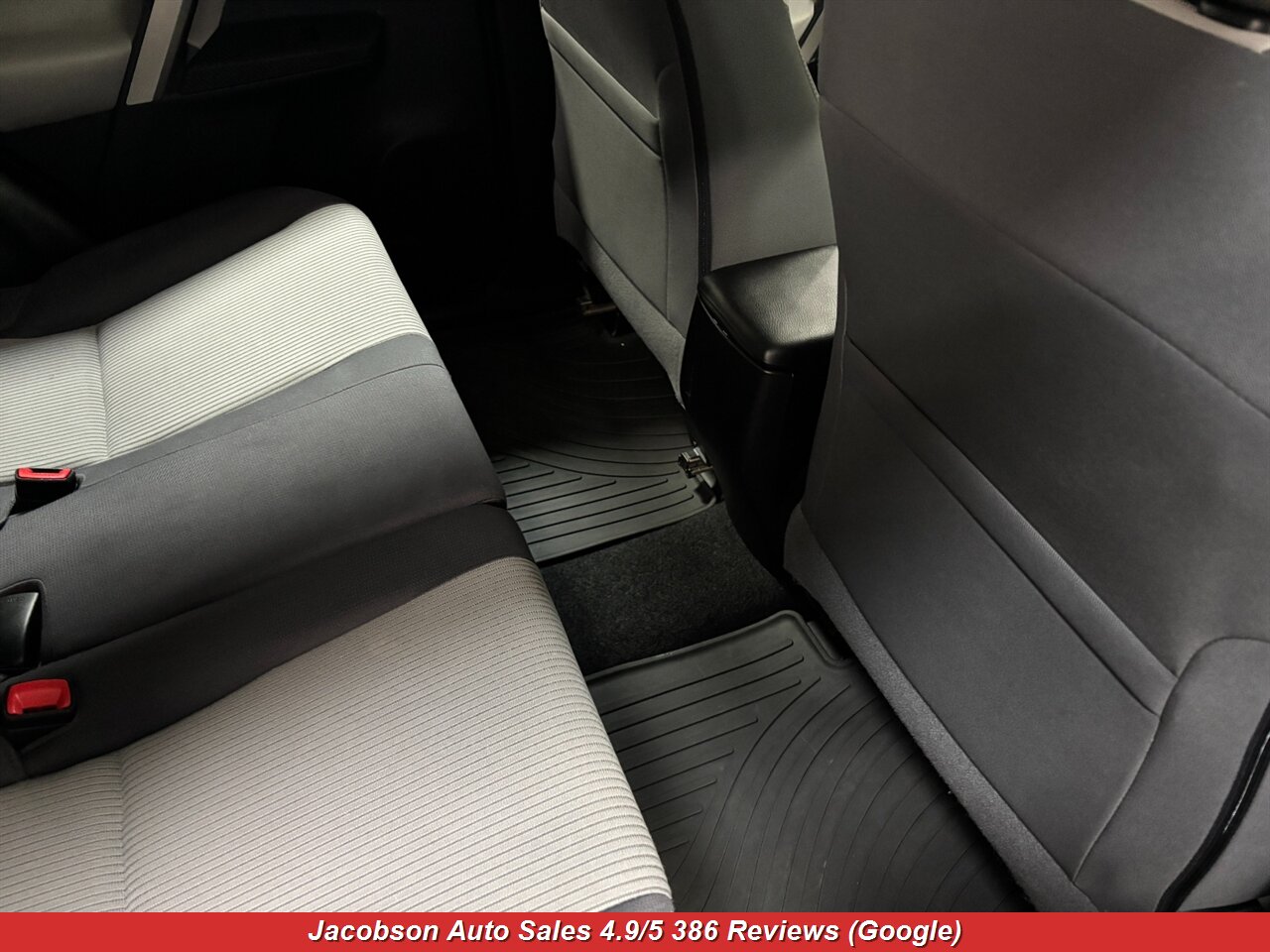 2015 Toyota RAV4 XLE AWD - Photo 34 - Oshkosh, WI 54901