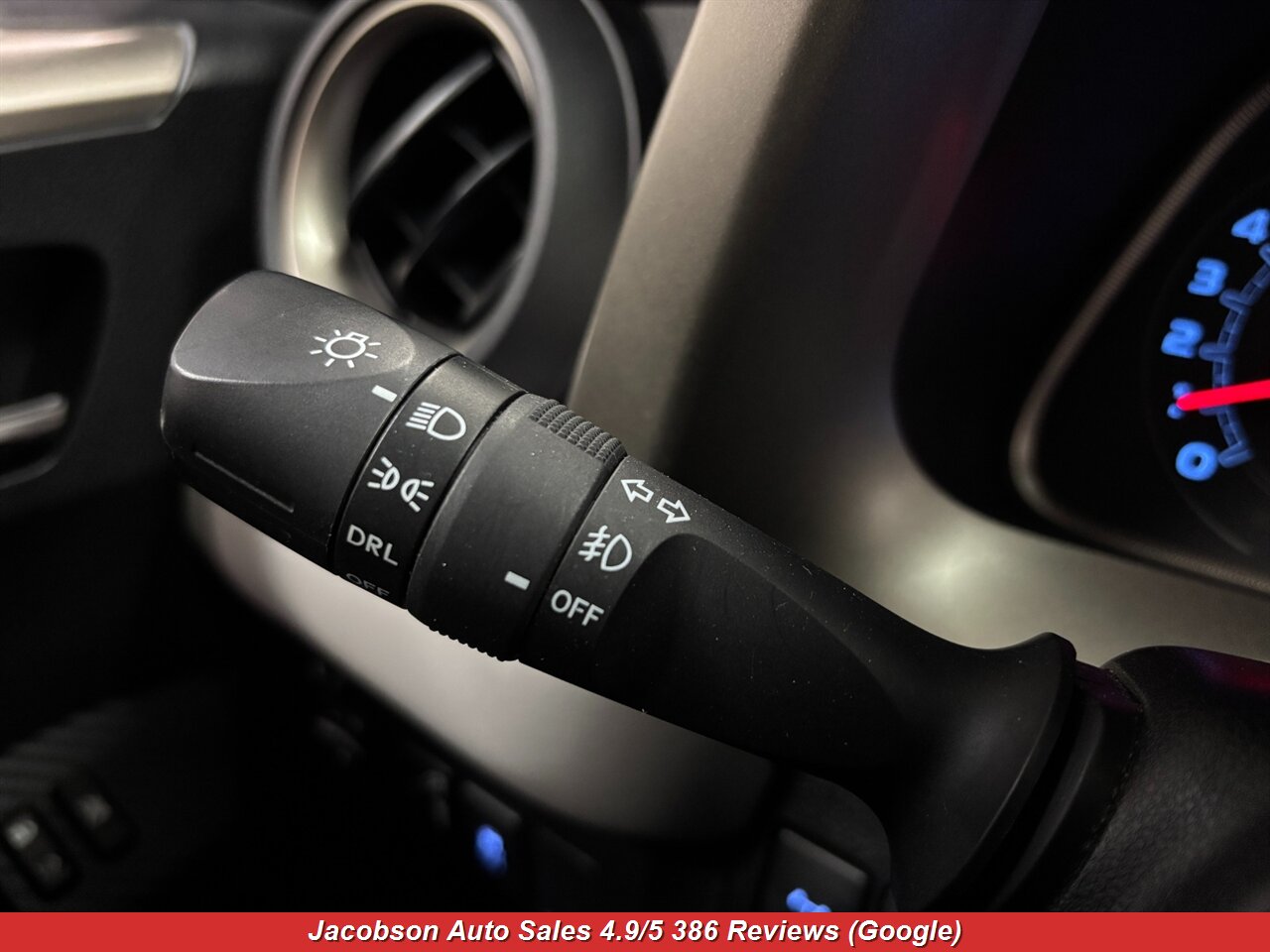 2015 Toyota RAV4 XLE AWD - Photo 8 - Oshkosh, WI 54901