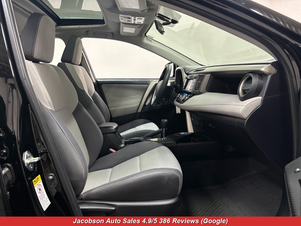 2015 Toyota RAV4 XLE AWD - Photo 36 - Oshkosh, WI 54901