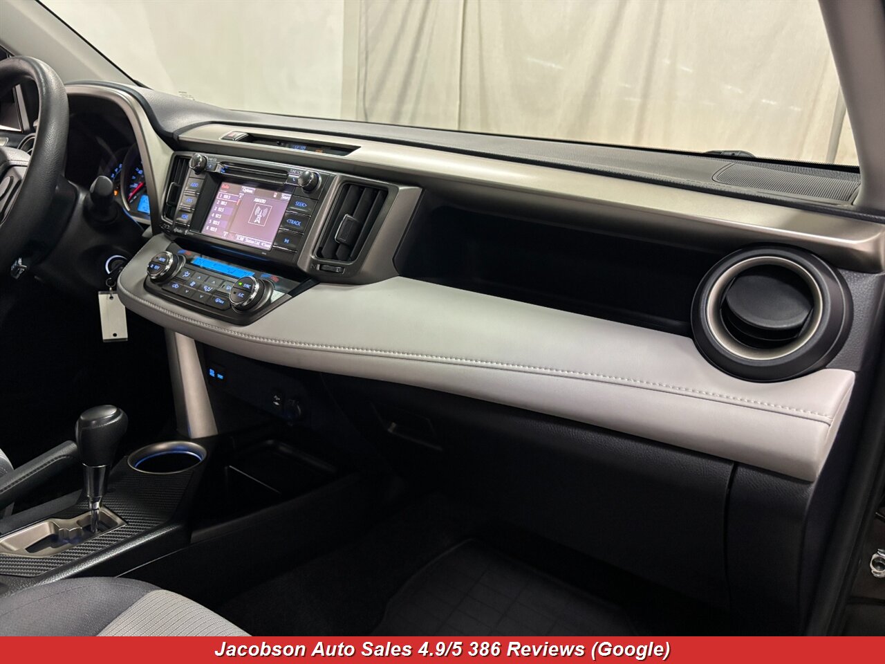 2015 Toyota RAV4 XLE AWD - Photo 37 - Oshkosh, WI 54901