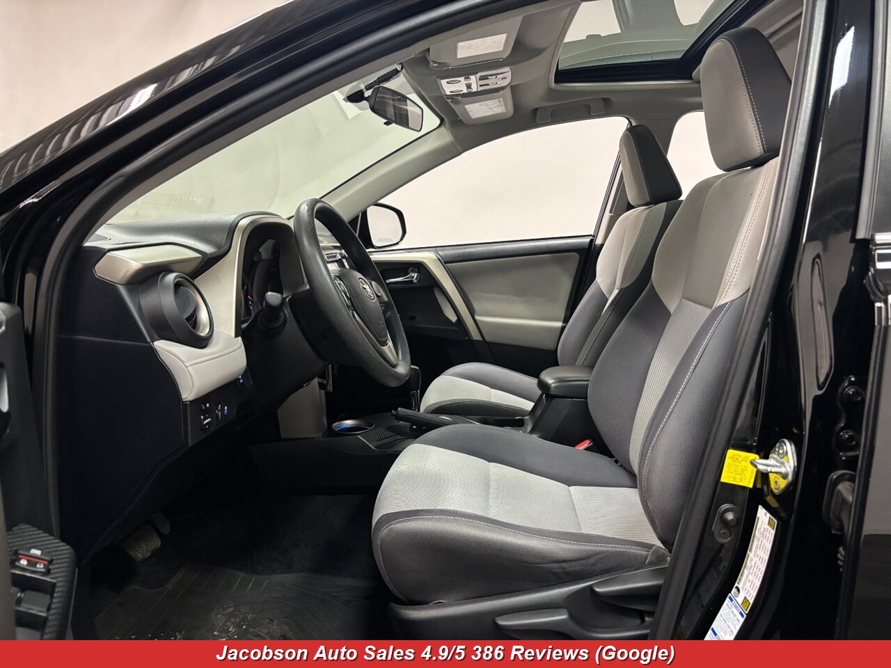 2015 Toyota RAV4 XLE AWD - Photo 28 - Oshkosh, WI 54901