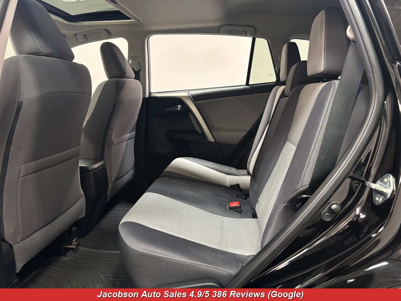 2015 Toyota RAV4 XLE AWD - Photo 30 - Oshkosh, WI 54901