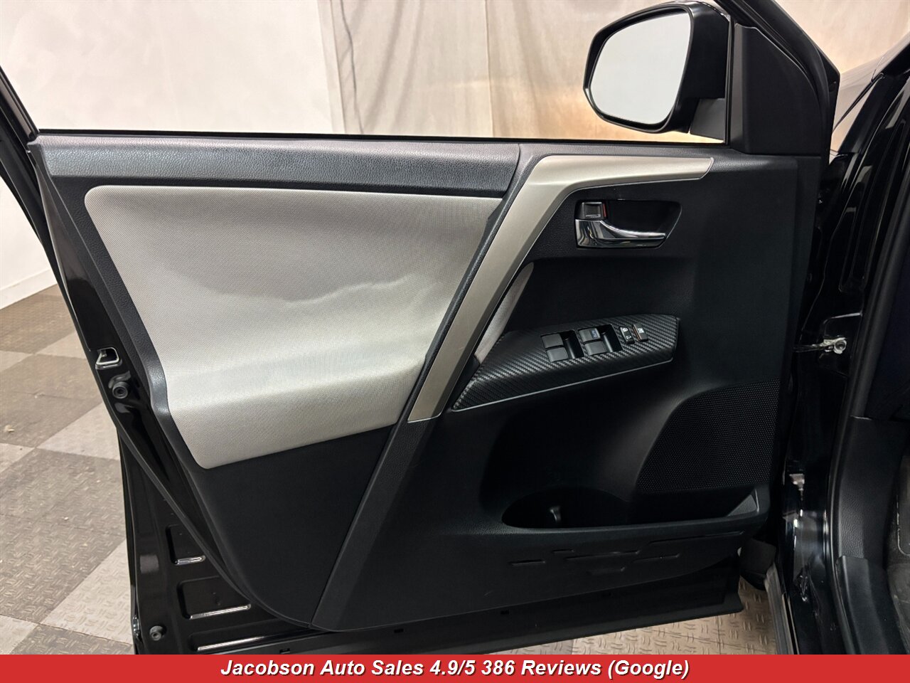 2015 Toyota RAV4 XLE AWD - Photo 25 - Oshkosh, WI 54901