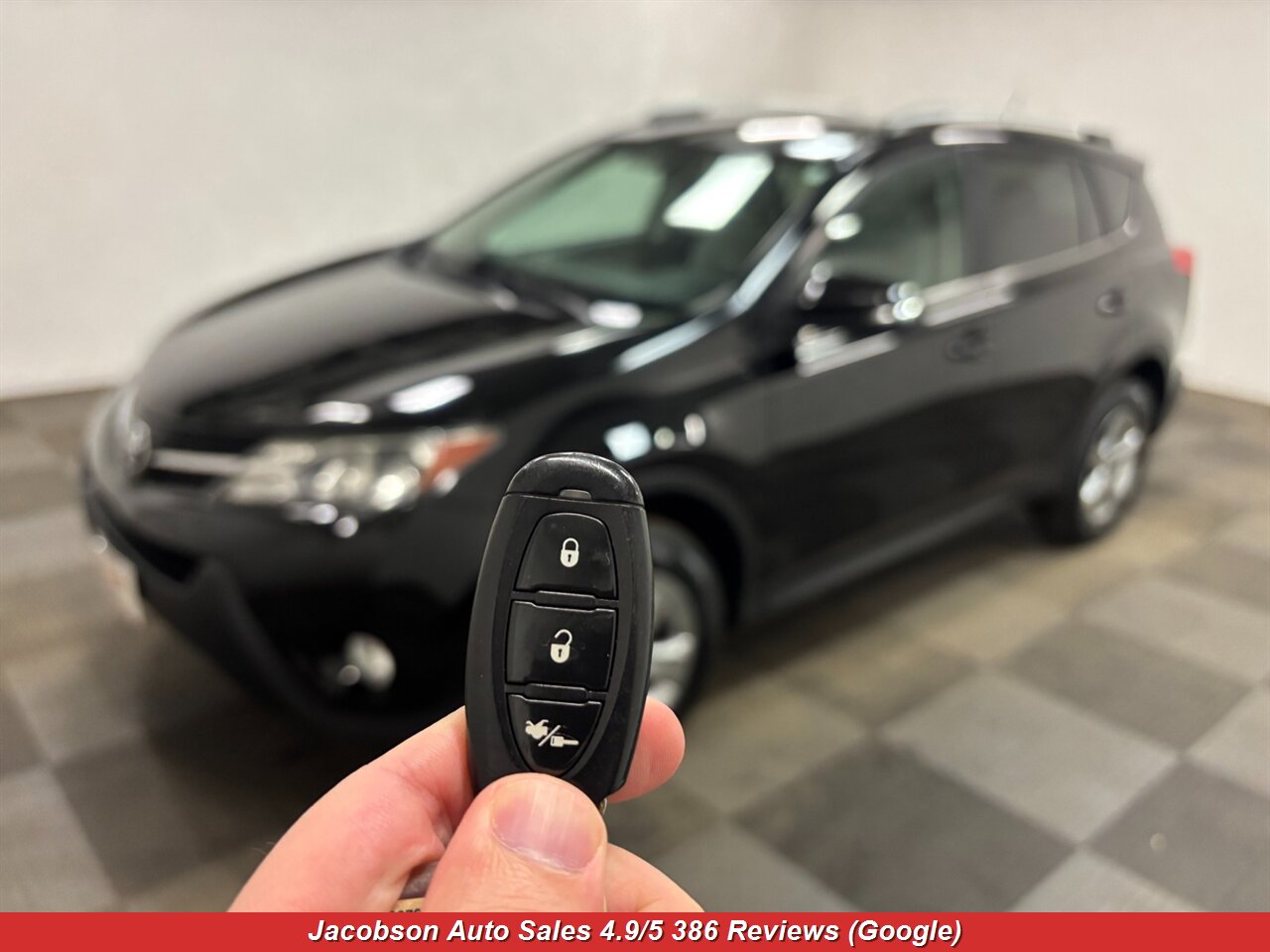 2015 Toyota RAV4 XLE AWD - Photo 5 - Oshkosh, WI 54901