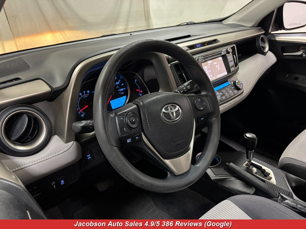 2015 Toyota RAV4 XLE AWD - Photo 6 - Oshkosh, WI 54901
