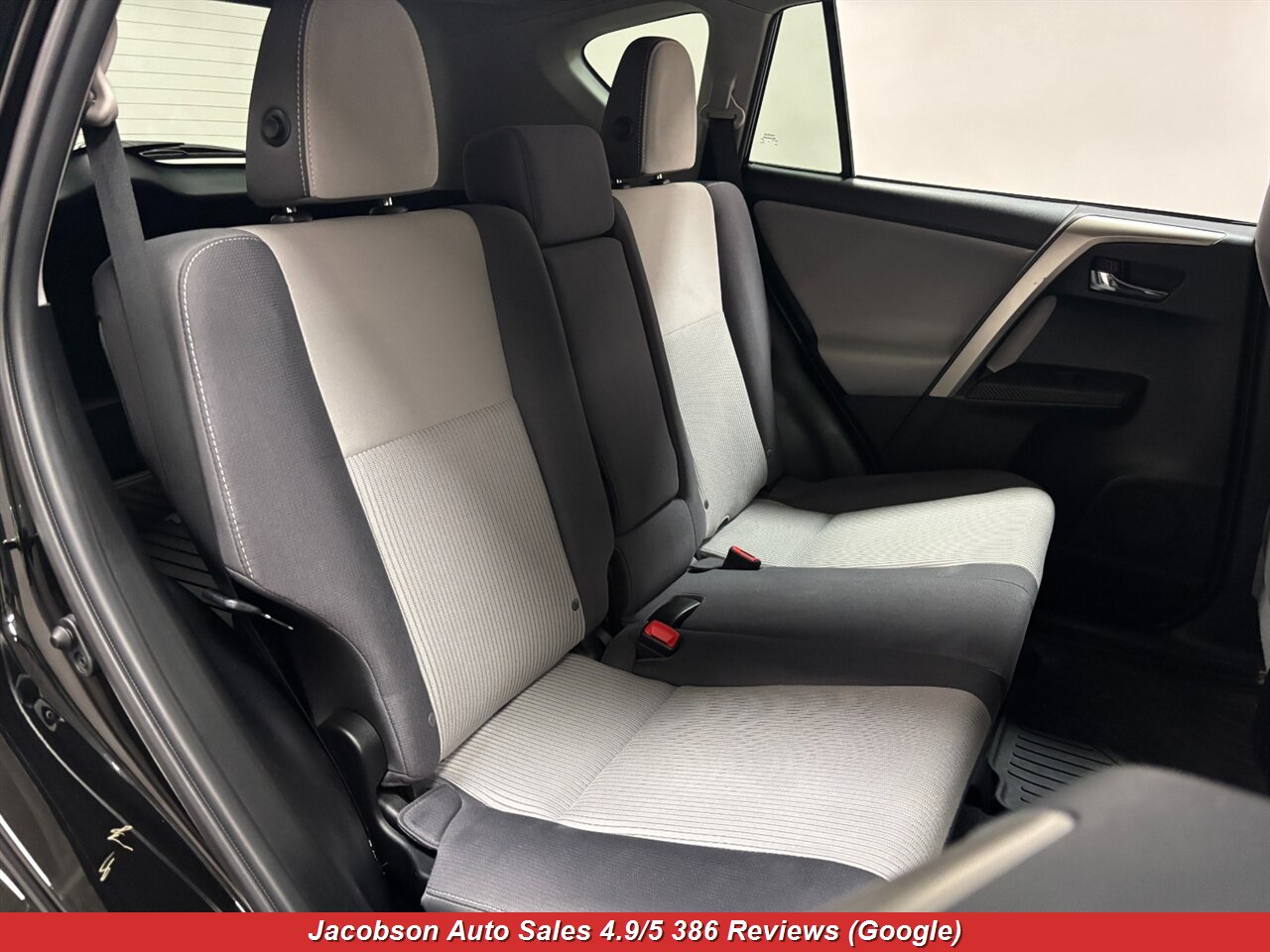 2015 Toyota RAV4 XLE AWD - Photo 32 - Oshkosh, WI 54901