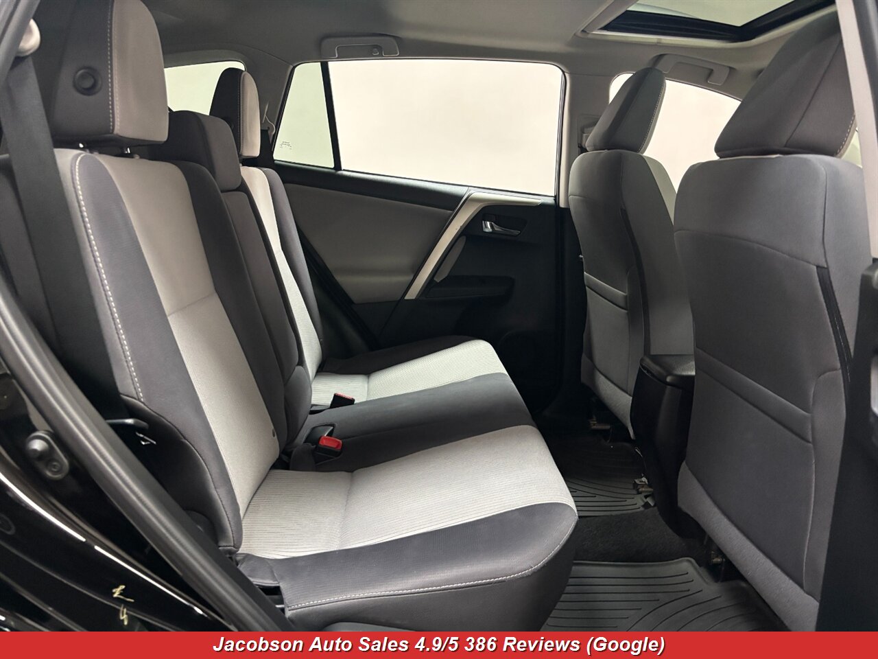 2015 Toyota RAV4 XLE AWD - Photo 33 - Oshkosh, WI 54901