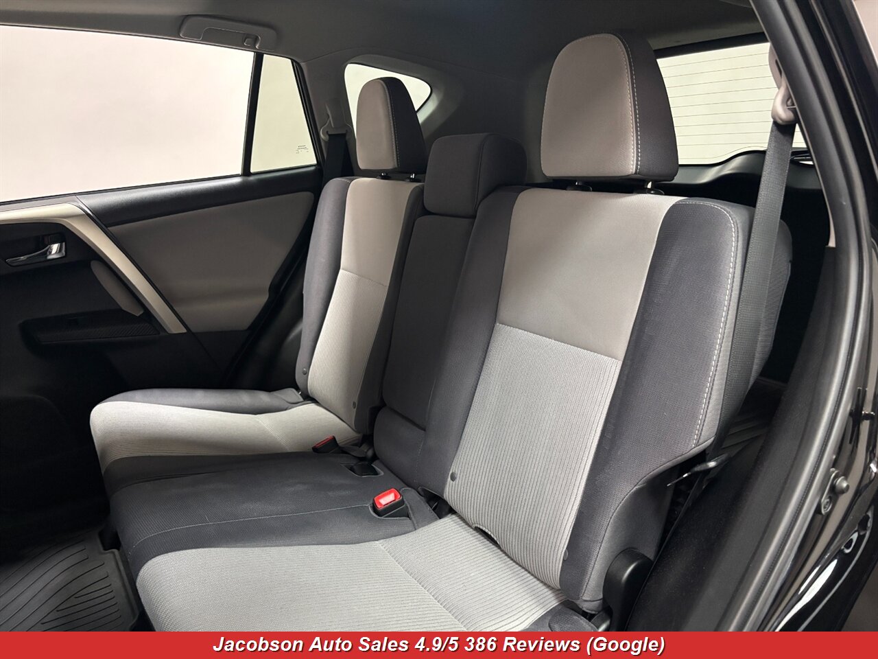 2015 Toyota RAV4 XLE AWD - Photo 29 - Oshkosh, WI 54901