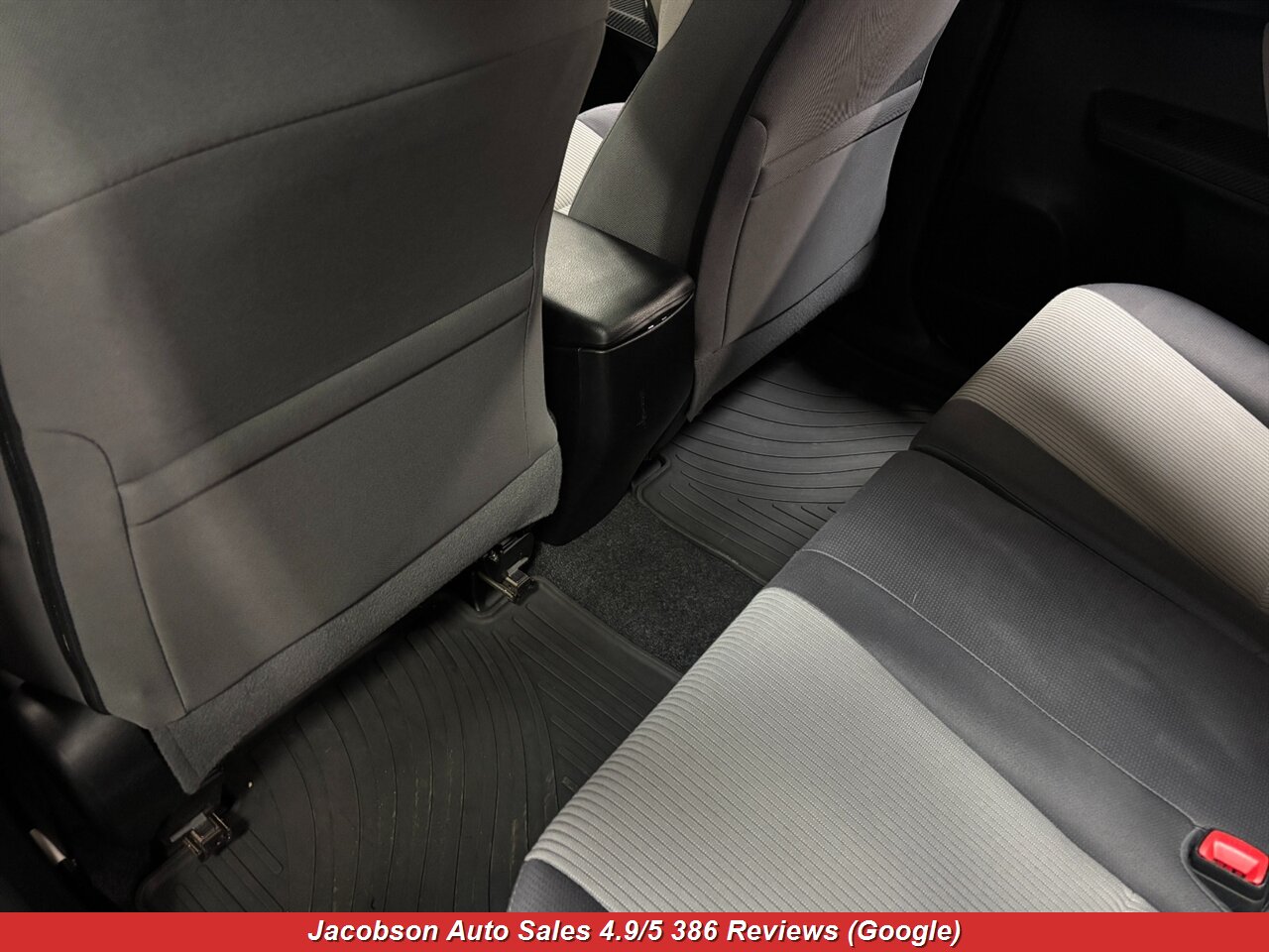 2015 Toyota RAV4 XLE AWD - Photo 31 - Oshkosh, WI 54901