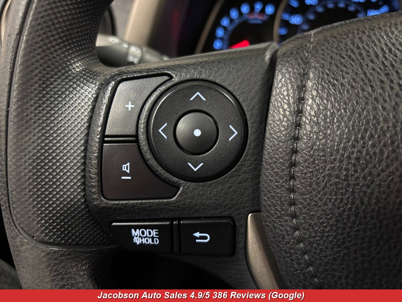 2015 Toyota RAV4 XLE AWD - Photo 9 - Oshkosh, WI 54901