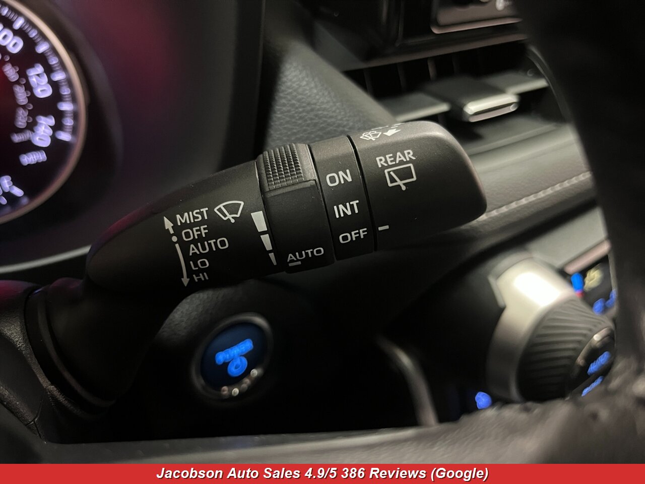 2021 Toyota RAV4 Hybrid XLE Premium AWD - Photo 14 - Oshkosh, WI 54901