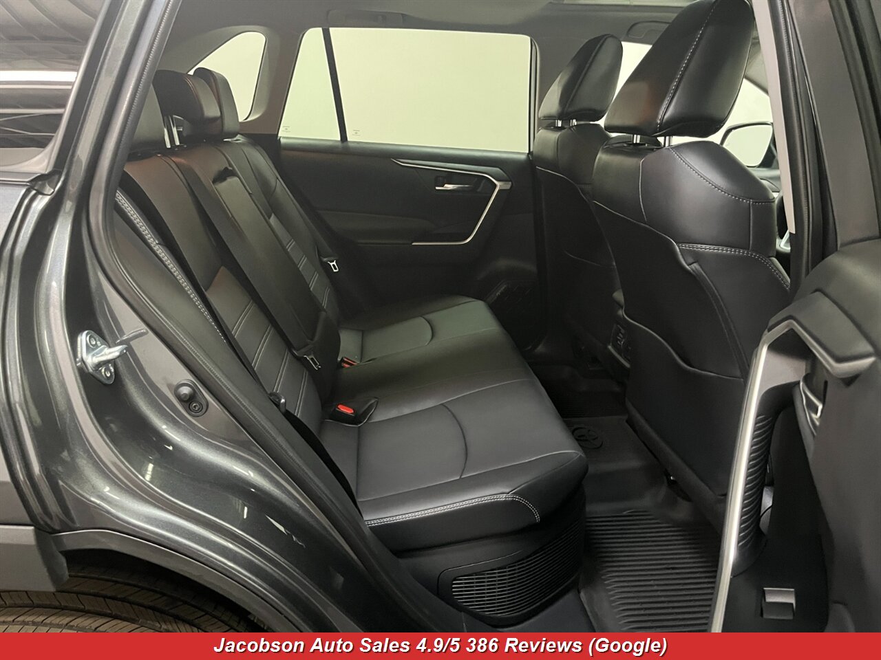 2021 Toyota RAV4 Hybrid XLE Premium AWD - Photo 42 - Oshkosh, WI 54901